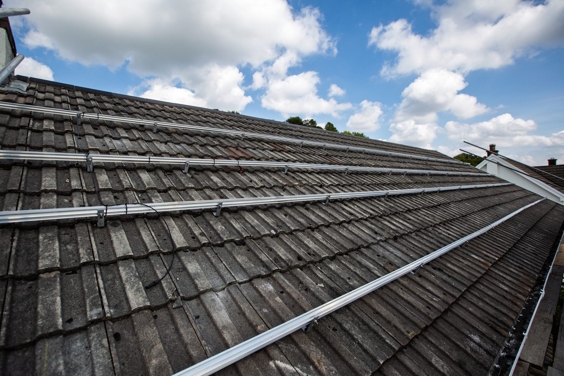 The full rail system fitted across the empty roof, ready for panels